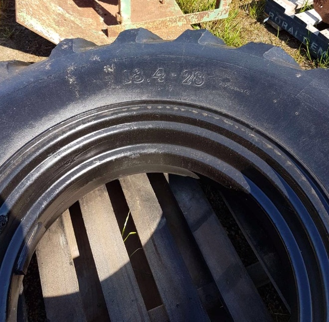 18.4 x 28 Tractor Tyre & Rim Machinery & Equipment